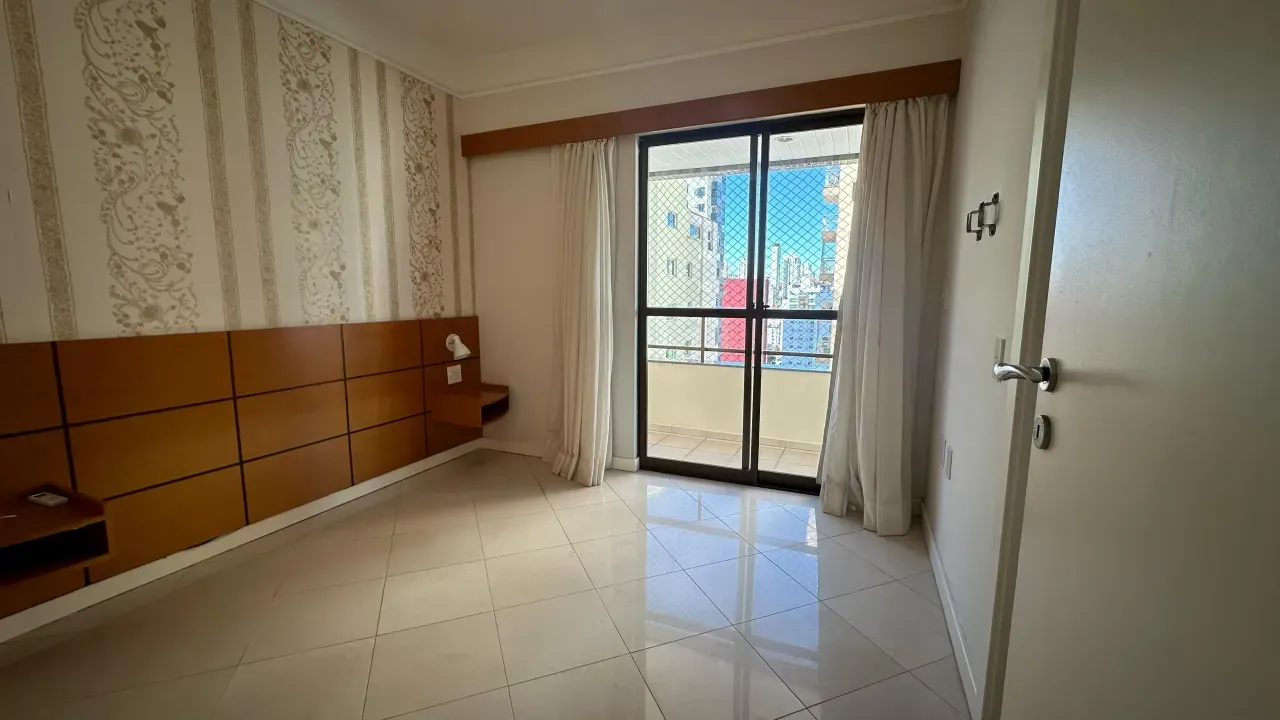 Apartamento de Alto Padrão mobiliado com 2 dormitórios sendo 1 suíte e 1 vaga no Centro em Balneário Camboriú — foto 19