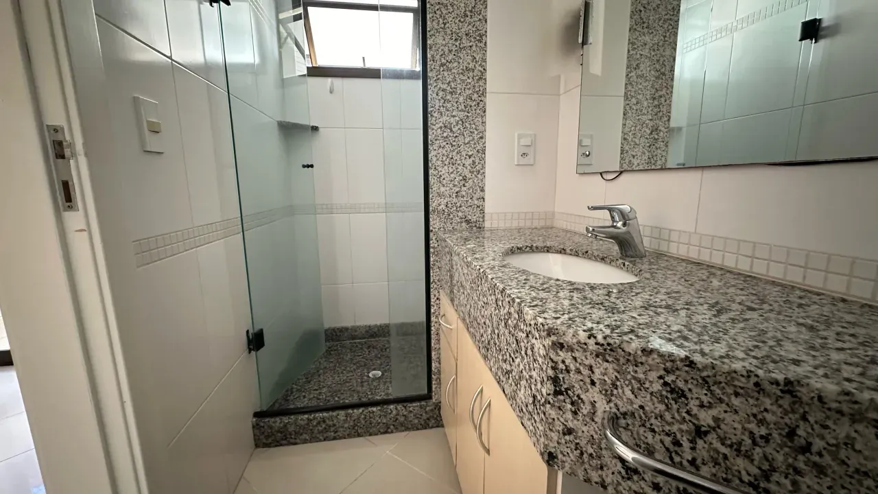 Apartamento de Alto Padrão mobiliado com 2 dormitórios sendo 1 suíte e 1 vaga no Centro em Balneário Camboriú — foto 8