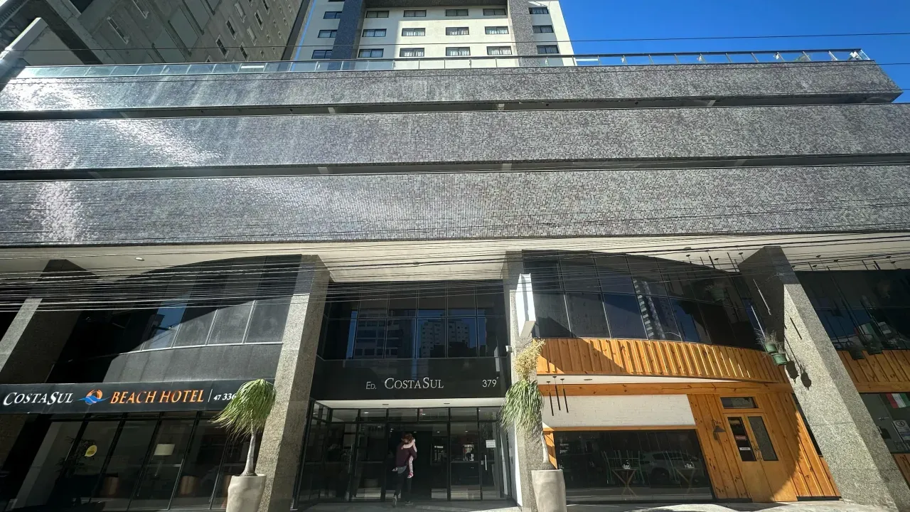 Apartamento de Alto Padrão mobiliado com 2 dormitórios sendo 1 suíte e 1 vaga no Centro em Balneário Camboriú — foto 16