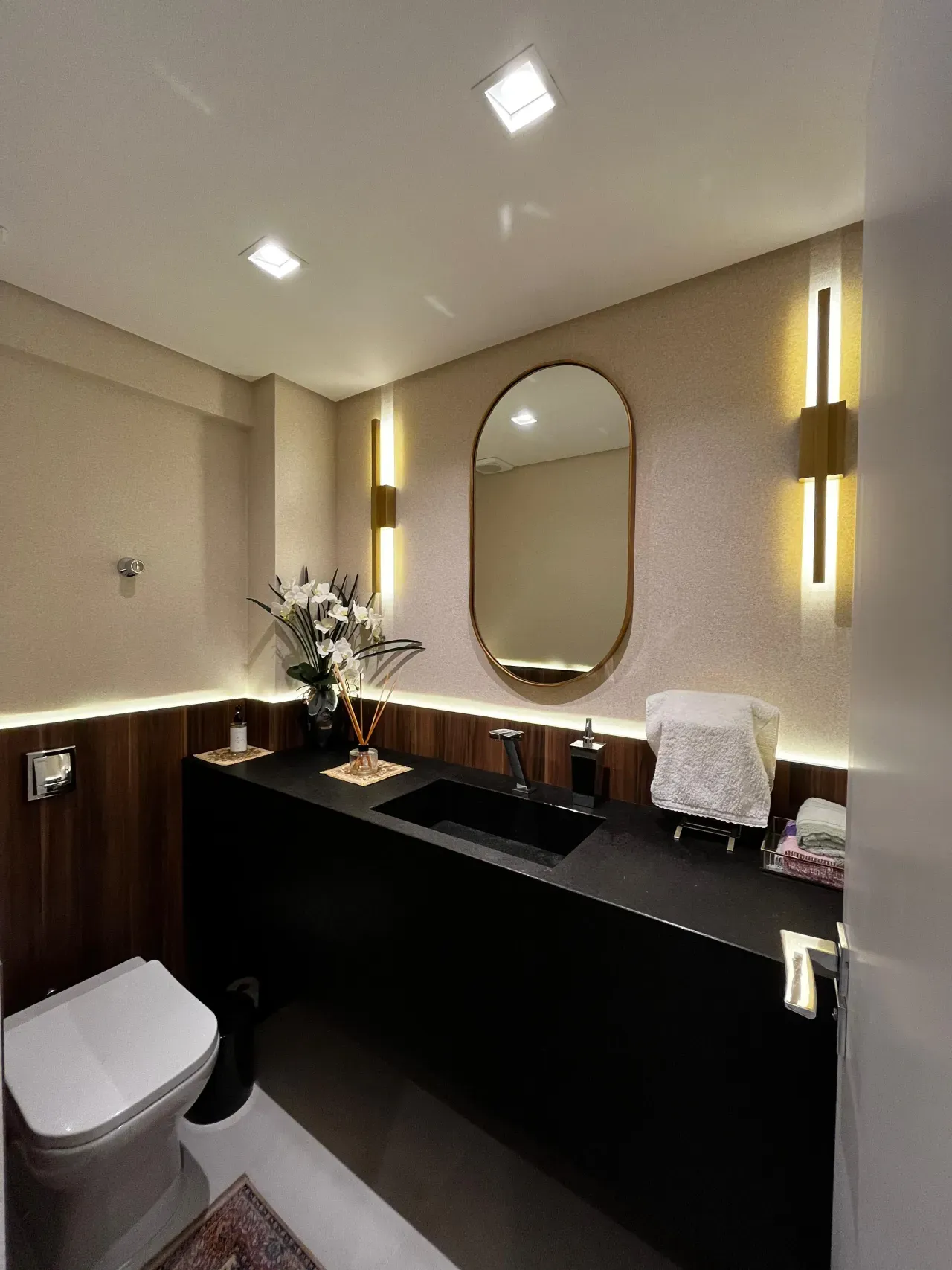 Apartamento com 4 dormitórios sendo 1 suíte e 2 vagas no Centro de Balneário Camboriú — foto 9