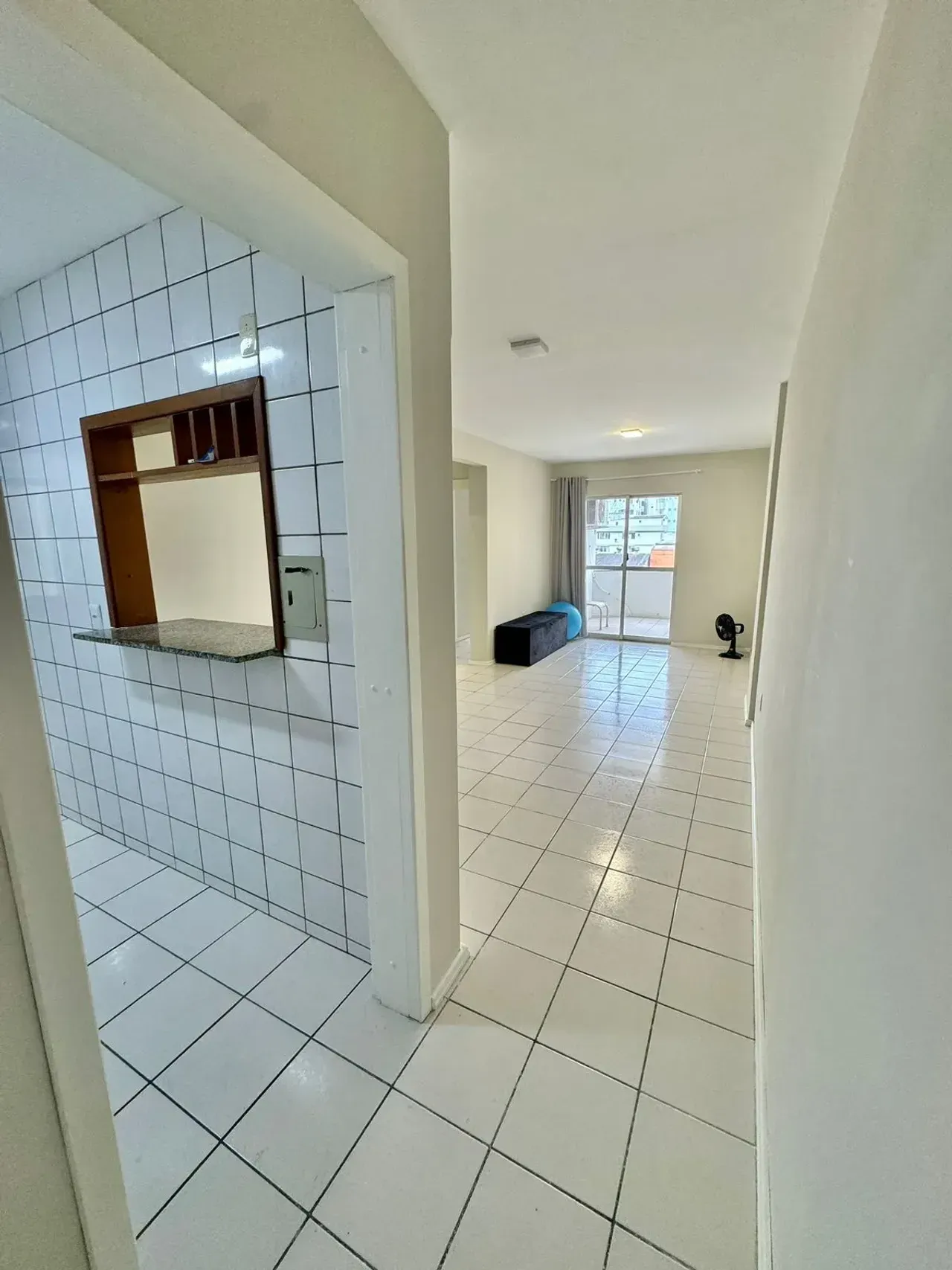 Apartamento com 2 dormitórios sendo 1 suíte e 1 vaga privativa nas Nações em Balneário Camboriú — foto 3