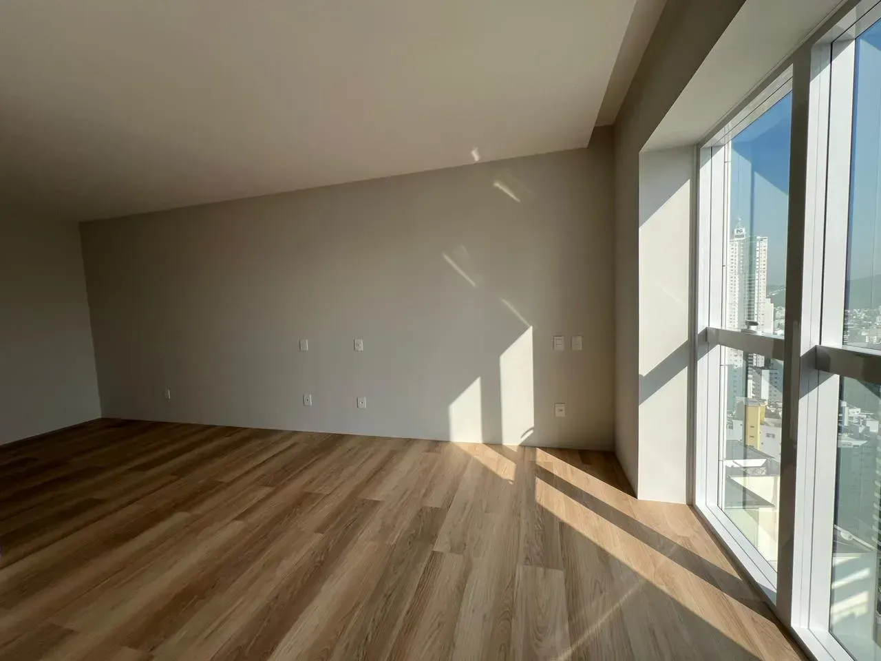 Apartamento com vista mar 4 suítes e 3 vagas de garagens no Bairro Pioneiros em Balneário Camboriú — foto 11