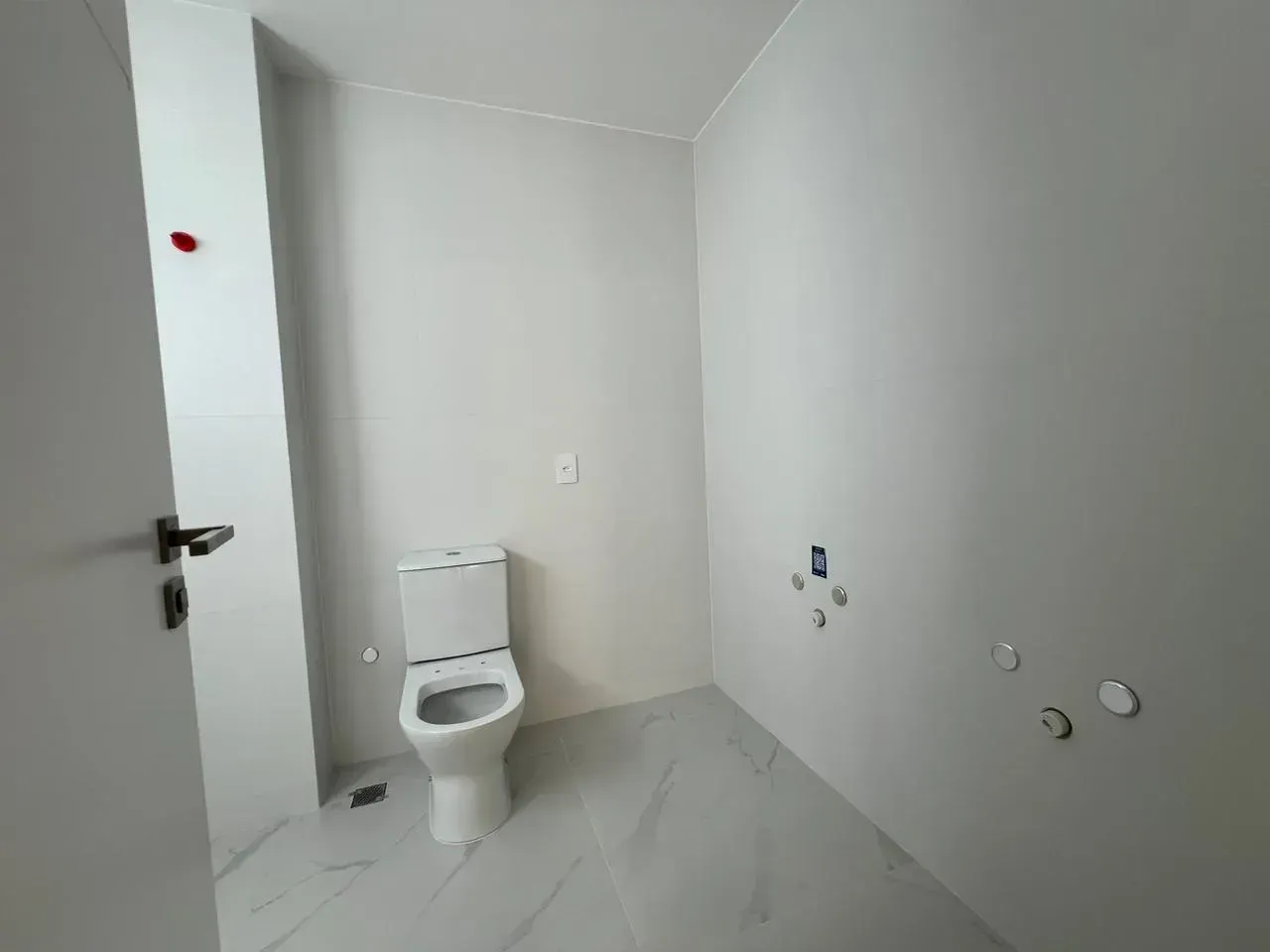 Apartamento com vista mar 4 suítes e 3 vagas de garagens no Bairro Pioneiros em Balneário Camboriú