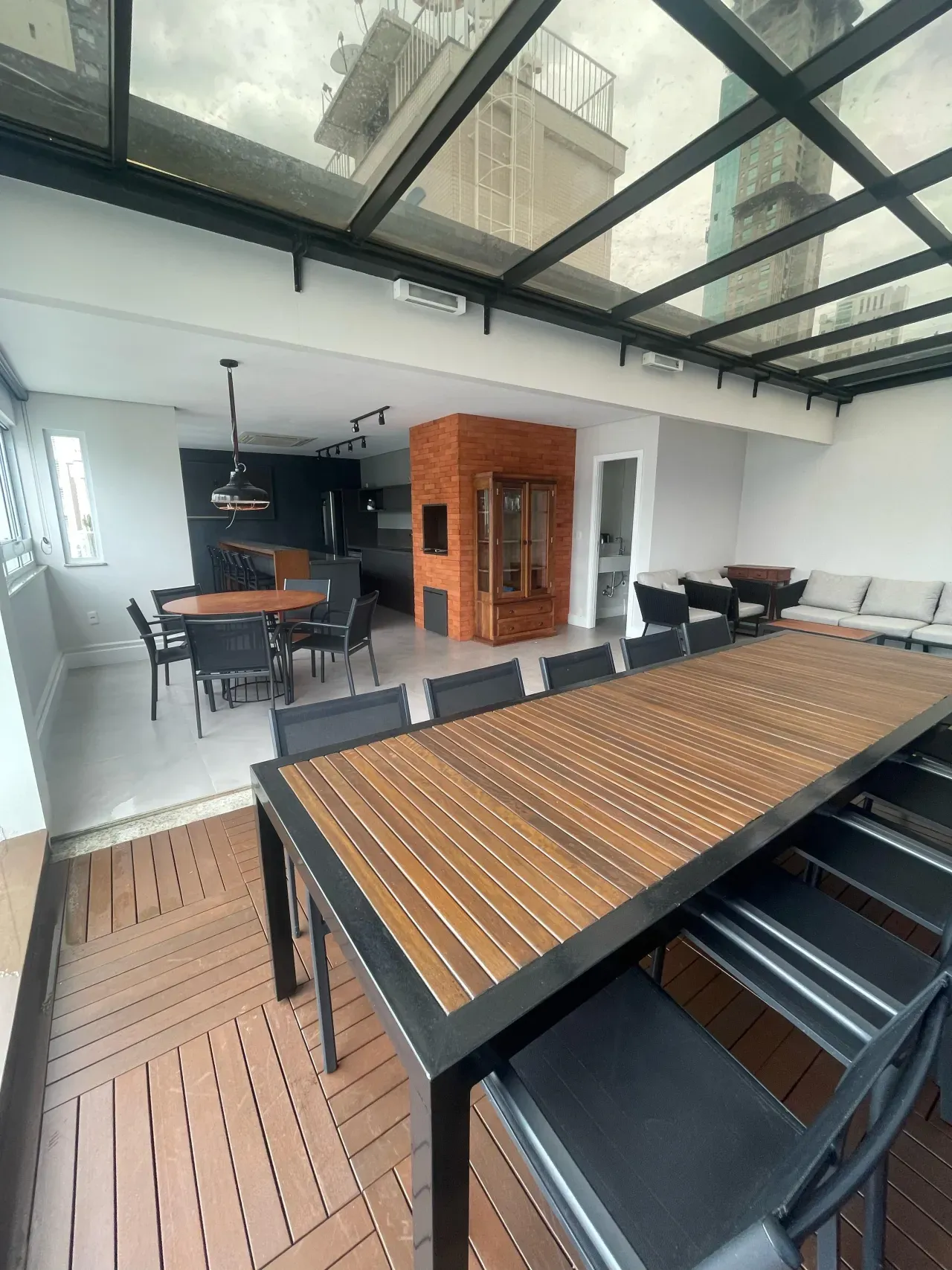 Cobertura Duplex com 3 dormitórios sendo 1 suíte e 4 vagas privativa no Centro em Balneário Camboriú — foto 2