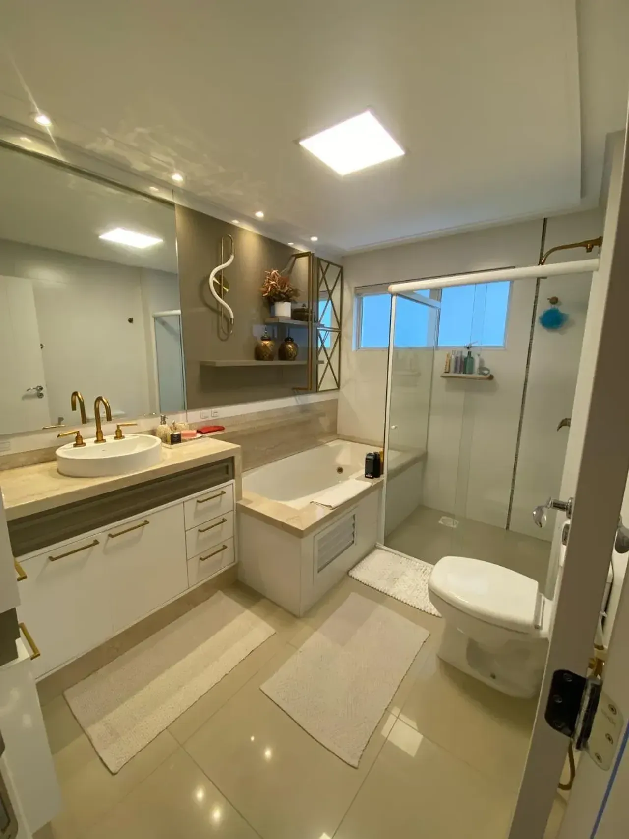 Apartamento Mobiliado Frente Mar com 3 suítes e 3 vagas na Barra Sul em Balneário Camboriú — foto 5