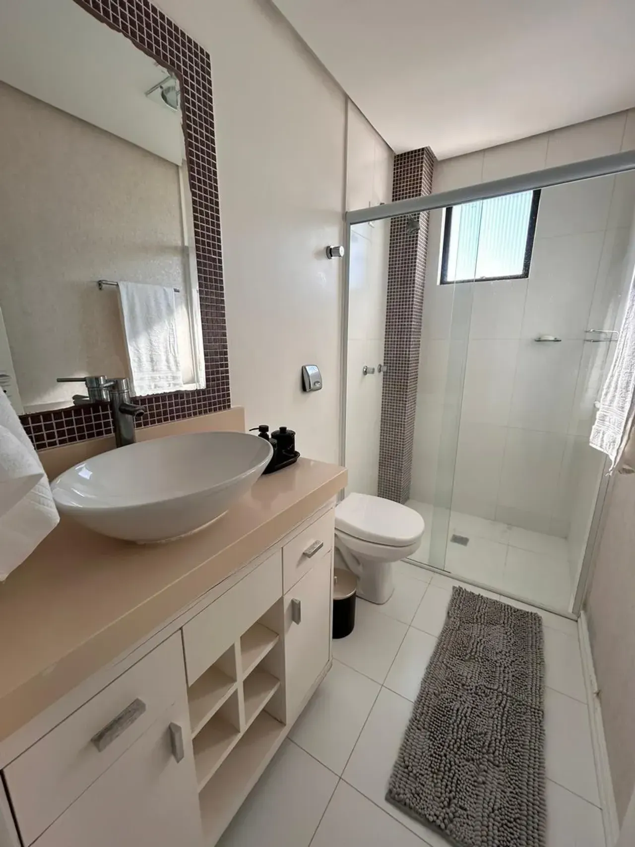 Apartamento Mobiliado com 3 dormitórios sendo 1 suíte e 1 vaga no Centro de Balneário Camboriú — foto 6