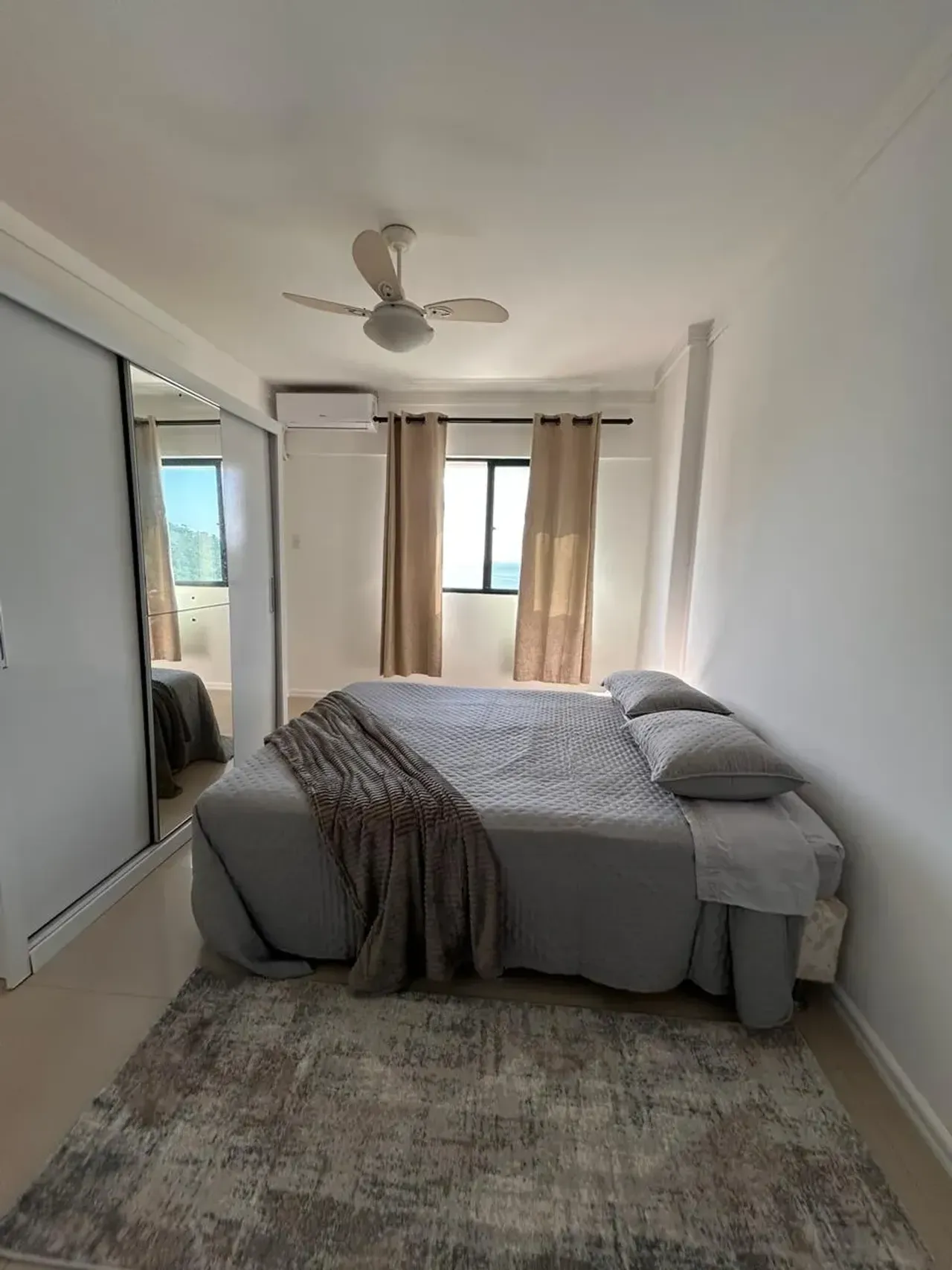 Apartamento Mobiliado com 3 dormitórios sendo 1 suíte e 1 vaga no Centro de Balneário Camboriú — foto 4