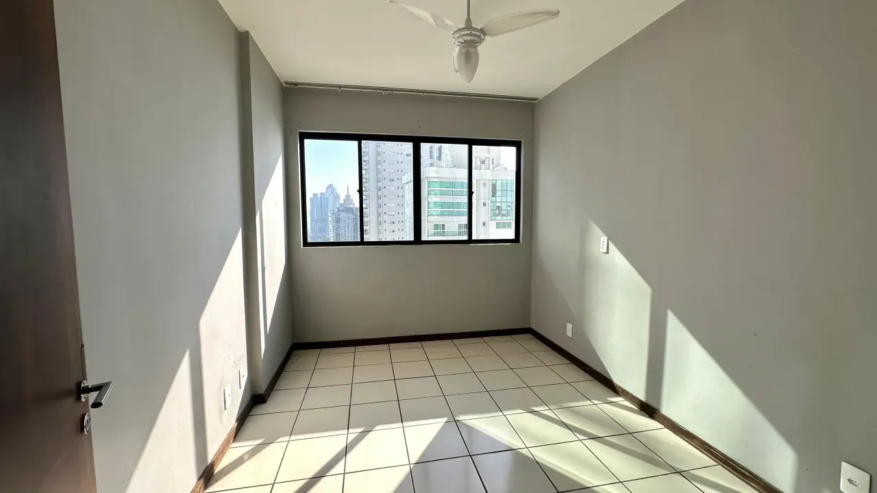 Apartamento com 2 dormitórios sendo 1 suíte e 1 vaga na Avenida Atlântica em Balneário Camboriú — foto 7