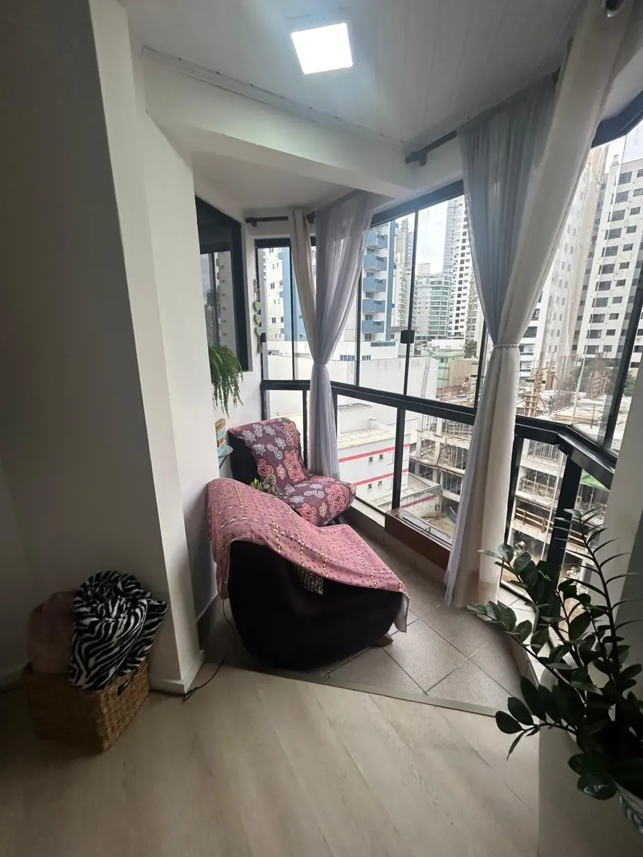 Apartamento de 2 dormitórios sendo uma súite e 1 vaga de garagem - Centro — foto 18
