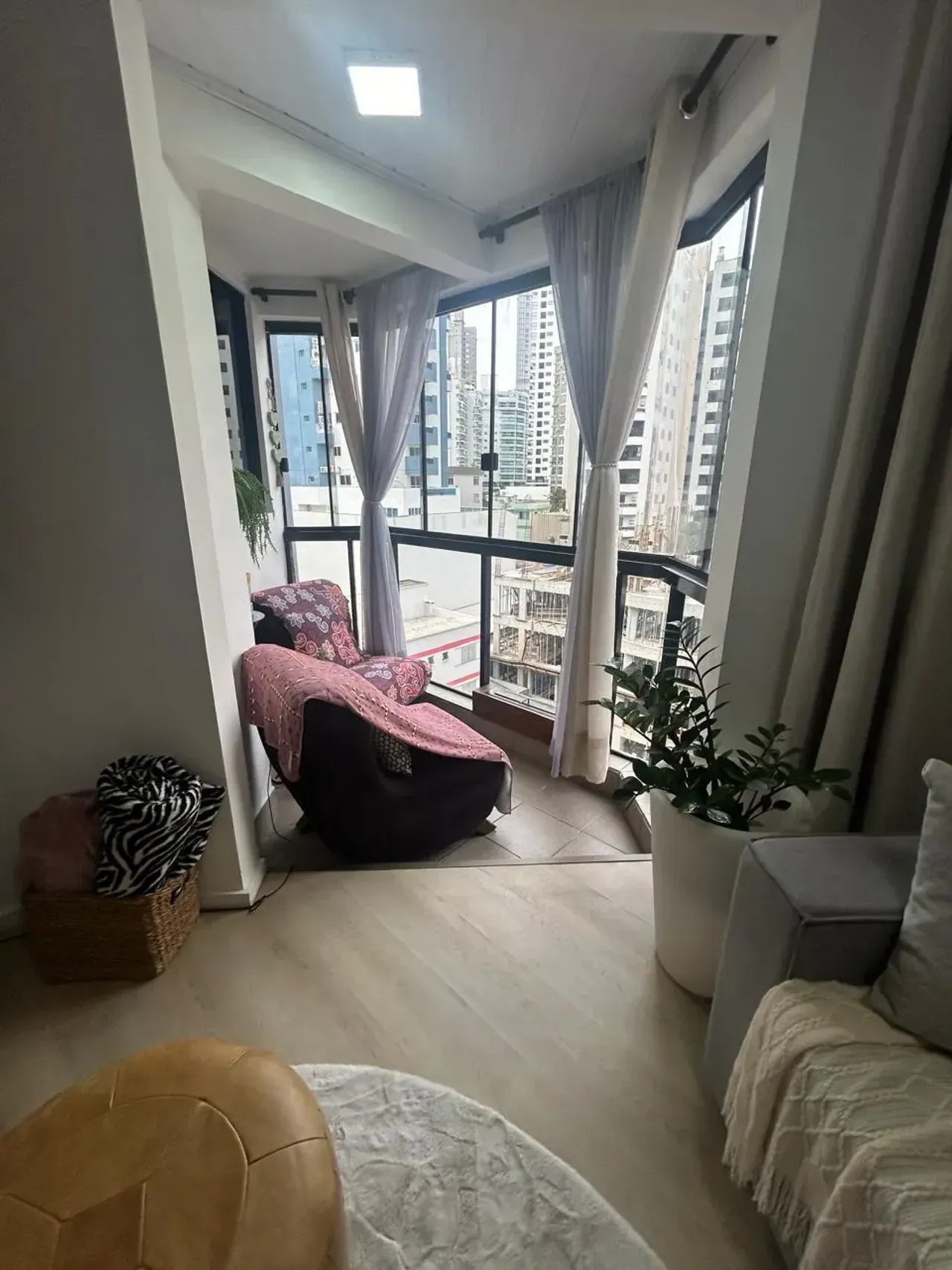 Apartamento de 2 dormitórios sendo uma súite e 1 vaga de garagem - Centro — foto 19