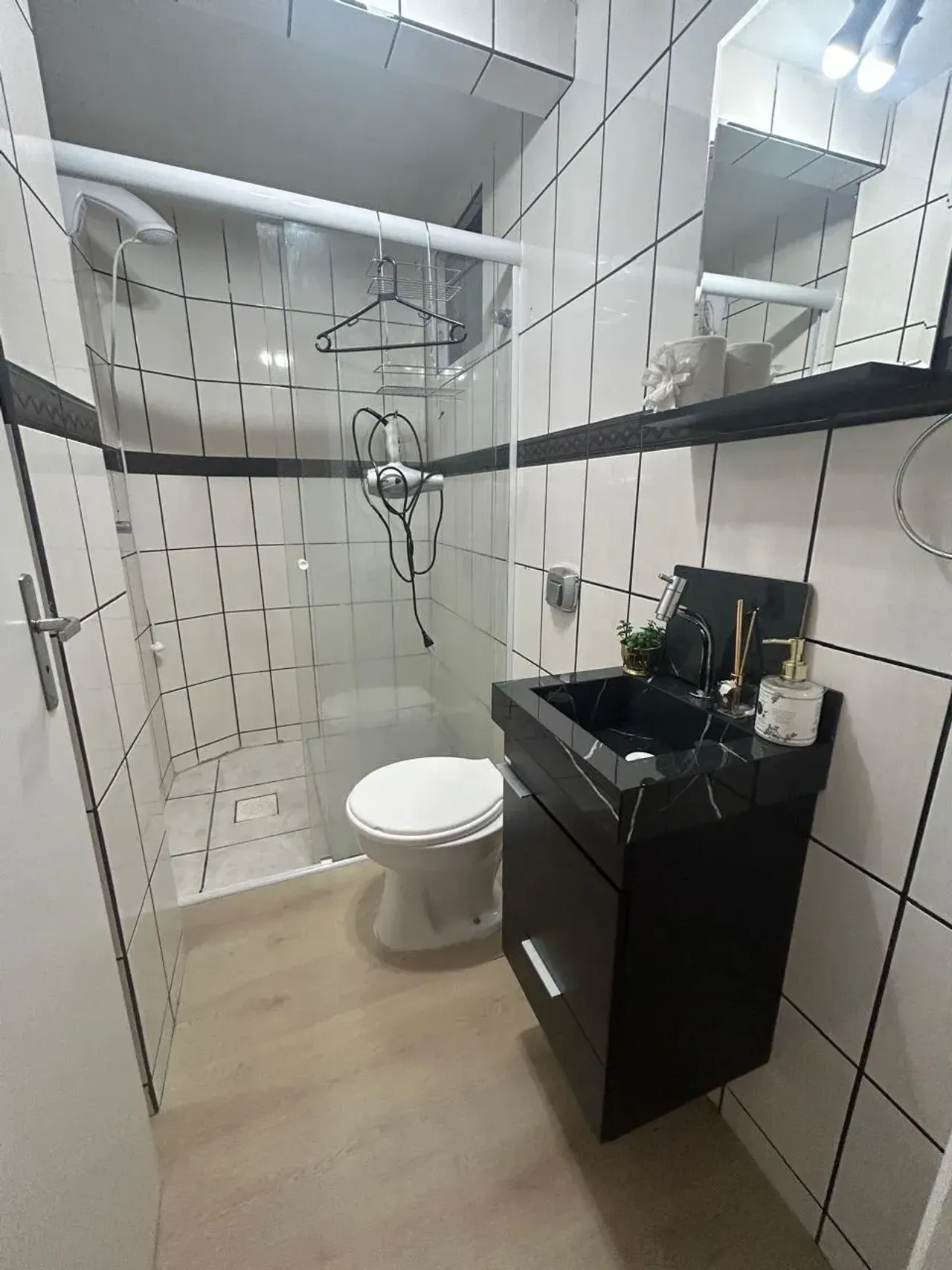 Apartamento de 2 dormitórios sendo uma súite e 1 vaga de garagem - Centro — foto 4