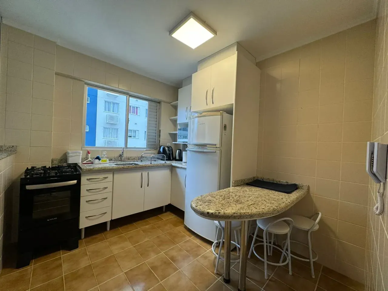 Apartamento no Edifício Veneza com 2 dormitórios em Balneário Camboriú — foto 15