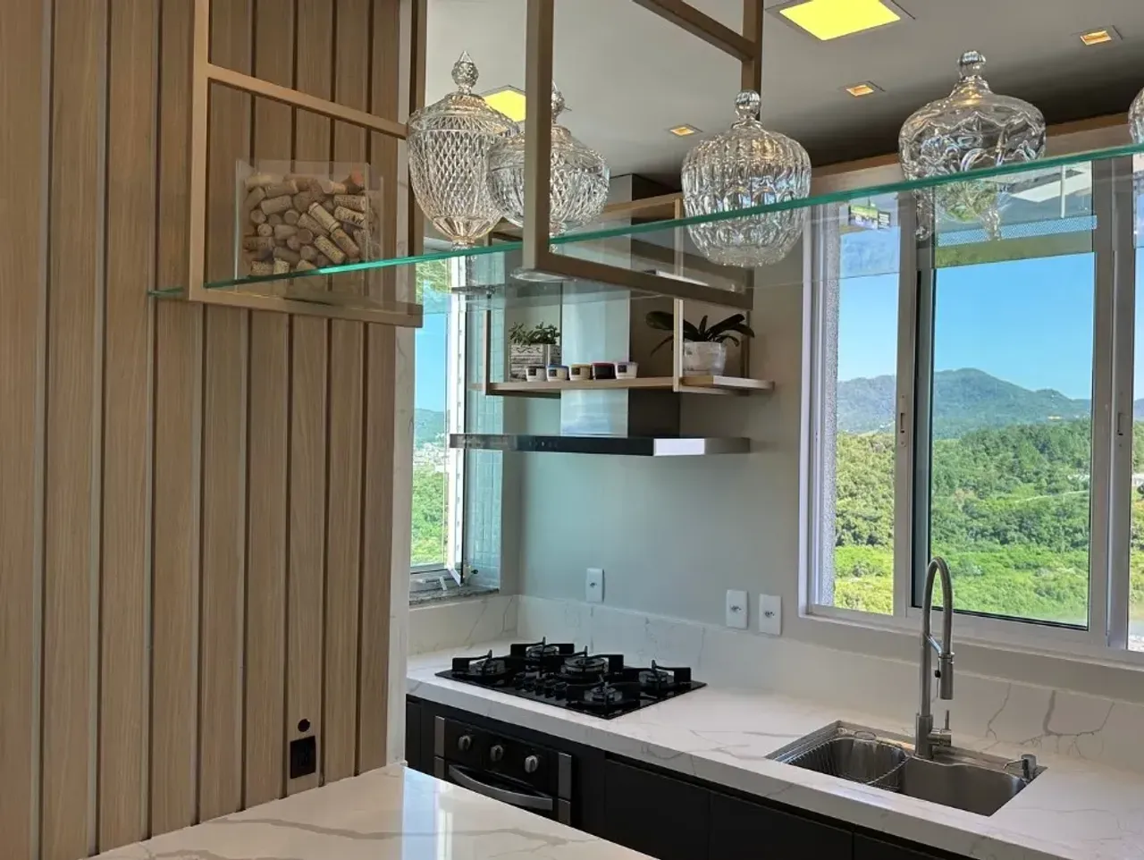Apartamento vista mar! Com 3 suítes e 2 vagas no Centro de Balneário Camboriú — foto 4