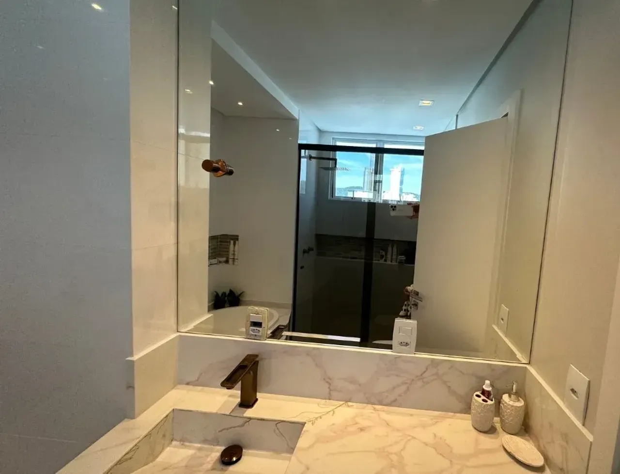 Apartamento vista mar! Com 3 suítes e 2 vagas no Centro de Balneário Camboriú — foto 12