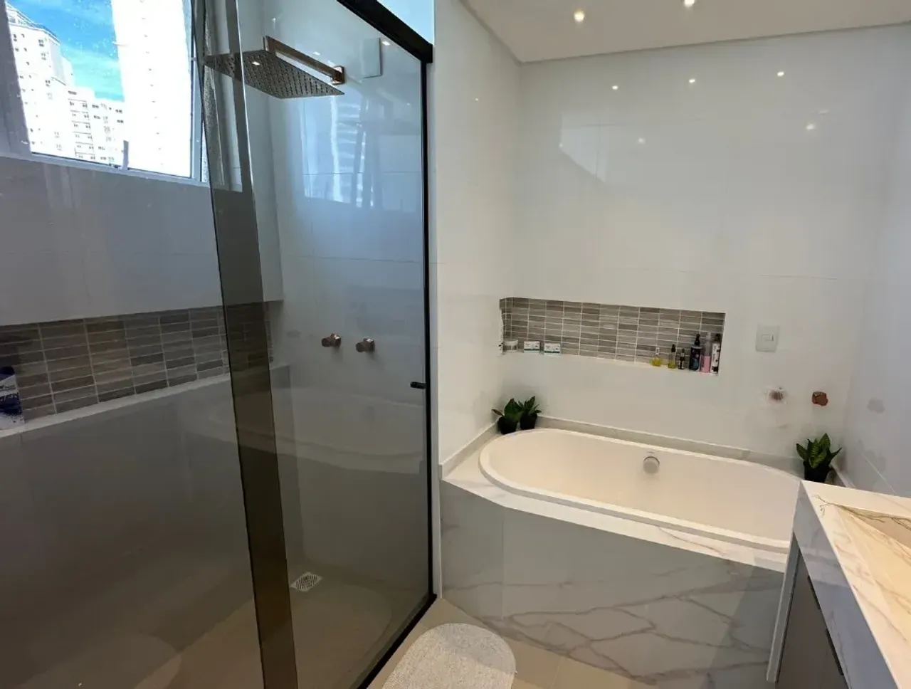 Apartamento vista mar! Com 3 suítes e 2 vagas no Centro de Balneário Camboriú — foto 11