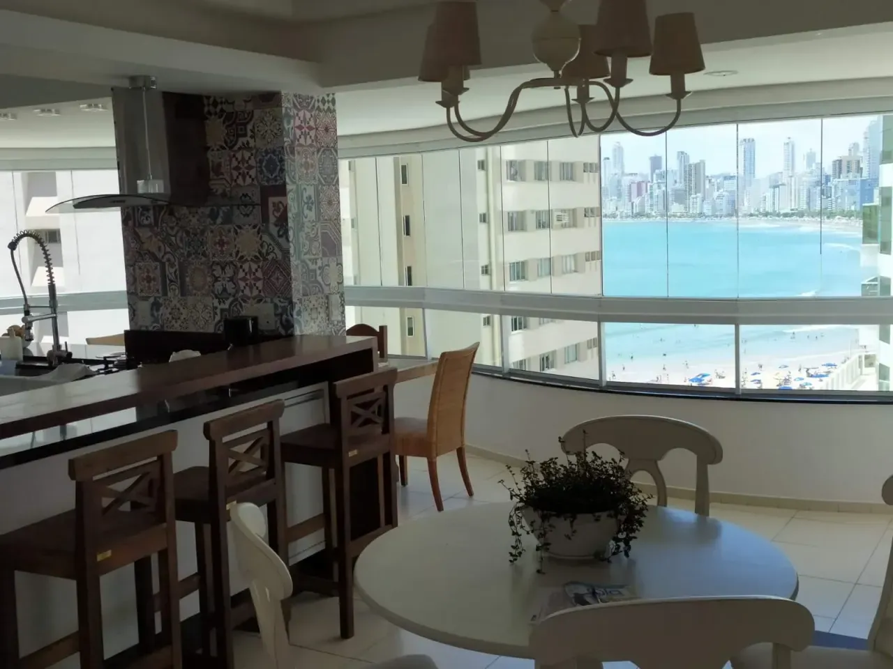 Apartamento com 3 suítes e 2 vagas de garagem no Bairro Pioneiros em Balneário Camboriú — foto 7