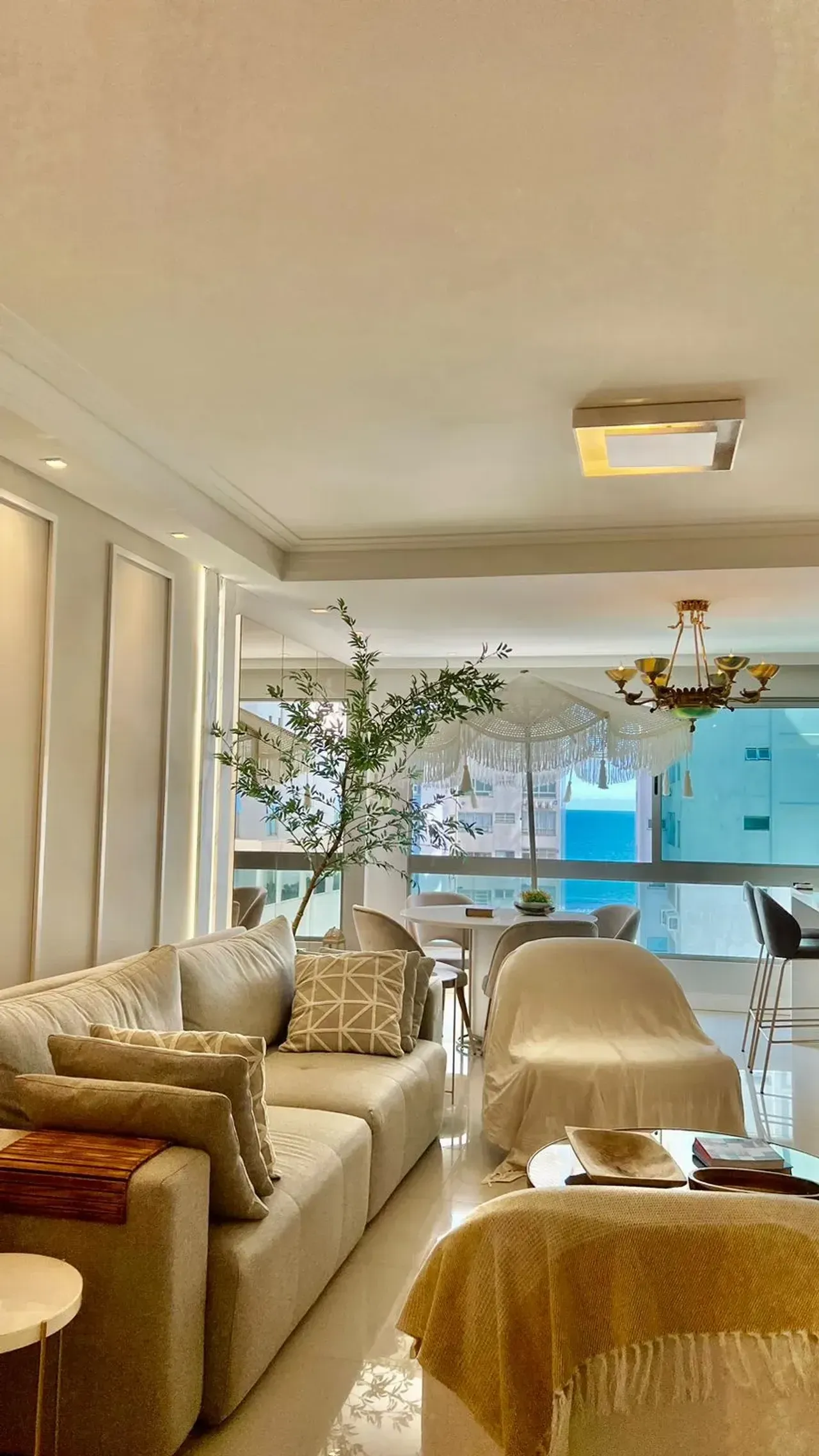 Apartamento diferenciado com 3 suítes e Jardim Urbano no Centro de Balneário Camboriú