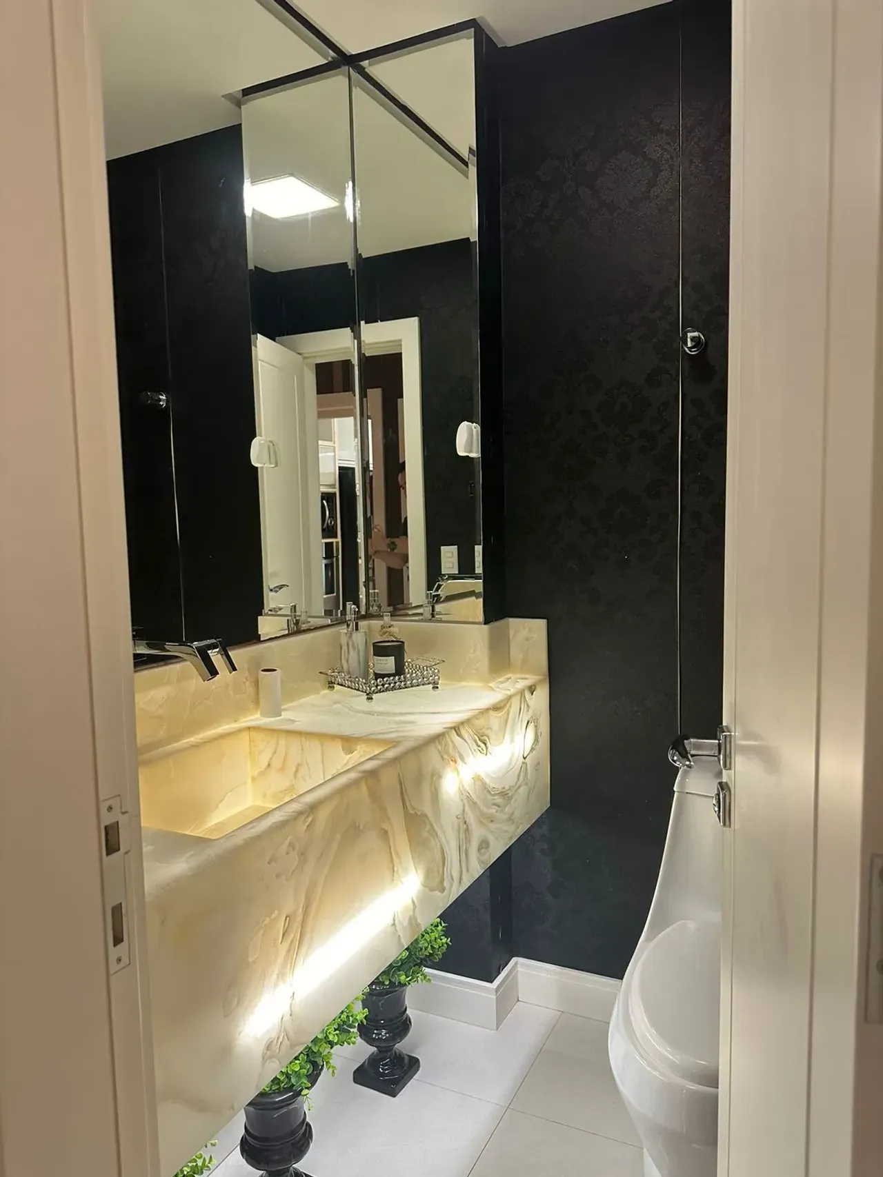 Apartamento mobiliado com 3 suítes e 2 vagas de garagem no Centro de Balneário Camboriú — foto 11