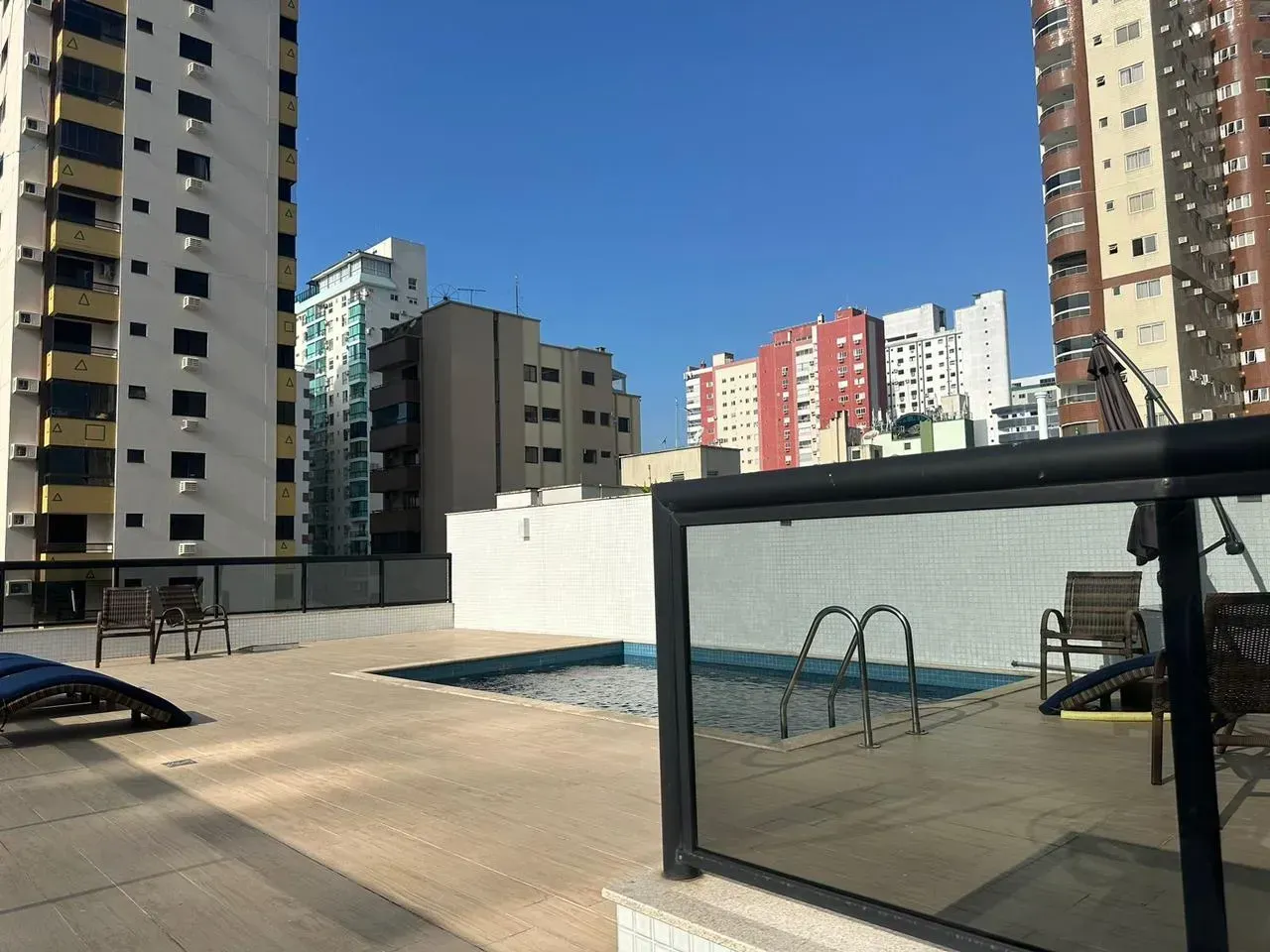 Apartamento mobiliado com 3 suítes e 2 vagas de garagem no Centro de Balneário Camboriú — foto 15