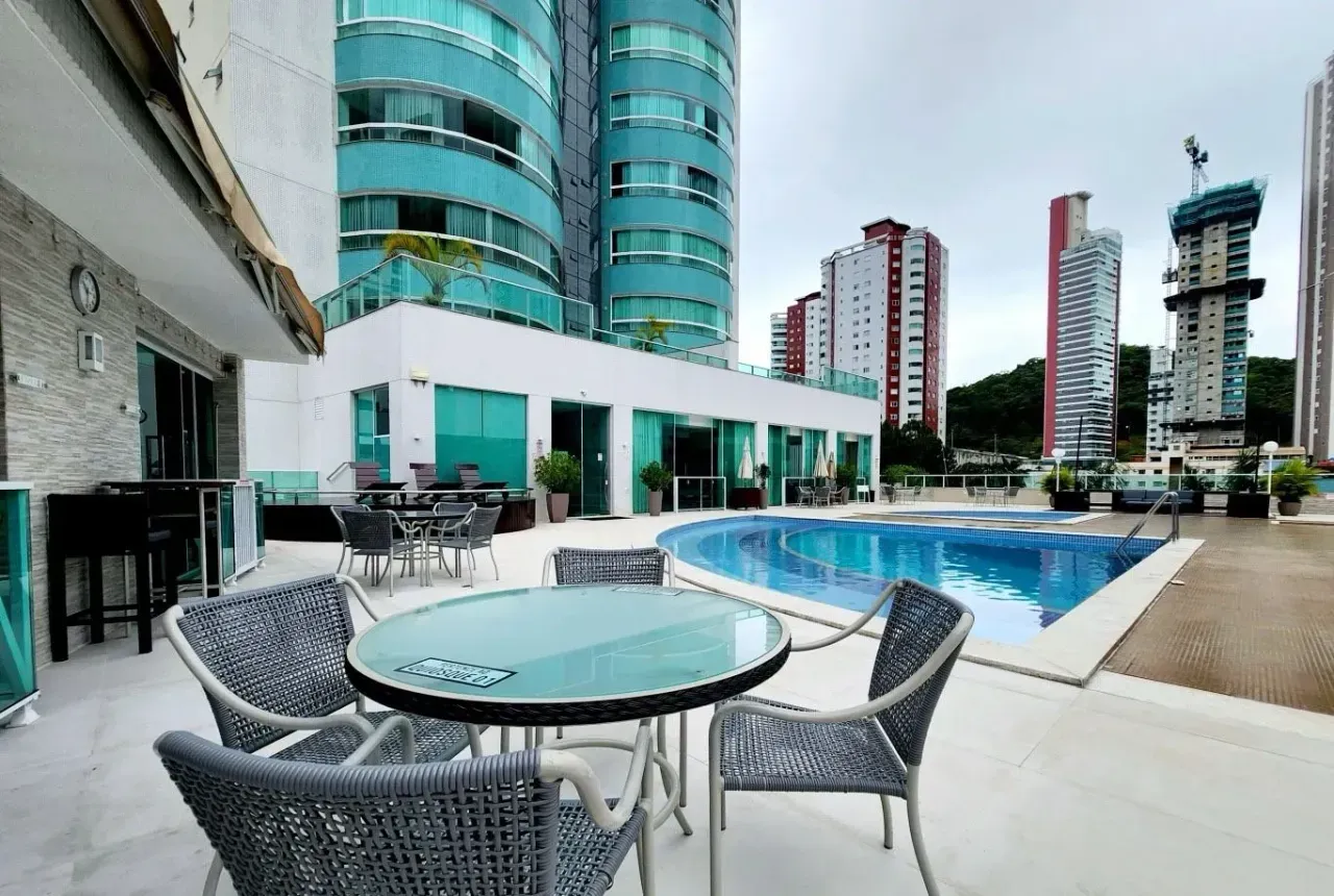 Apartamento mobiliado com 3 suítes e 2 vagas de garagem em Balneário Camboriú — foto 2