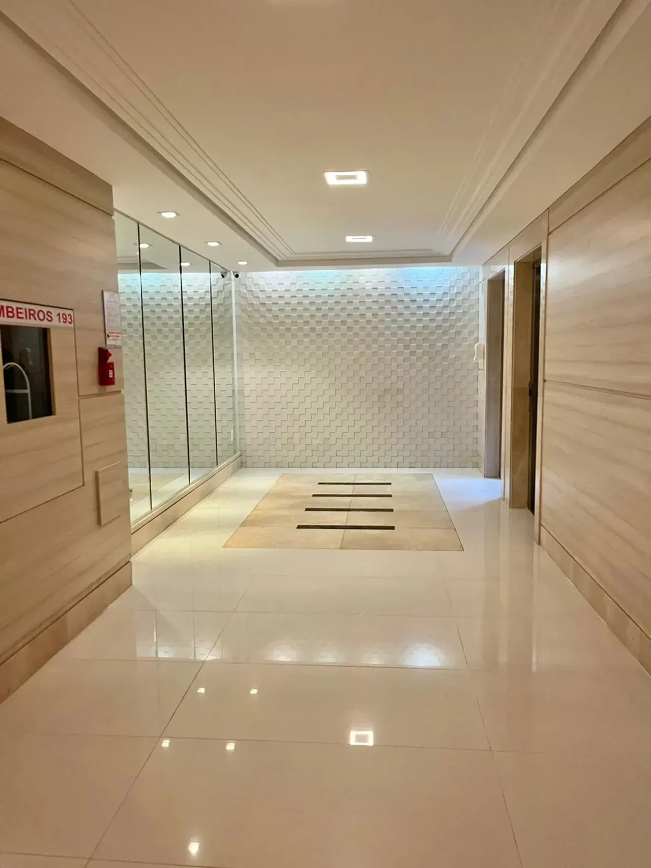 Apartamento mobiliado com 3 suítes e 2 vagas de garagem em Balneário Camboriú — foto 10