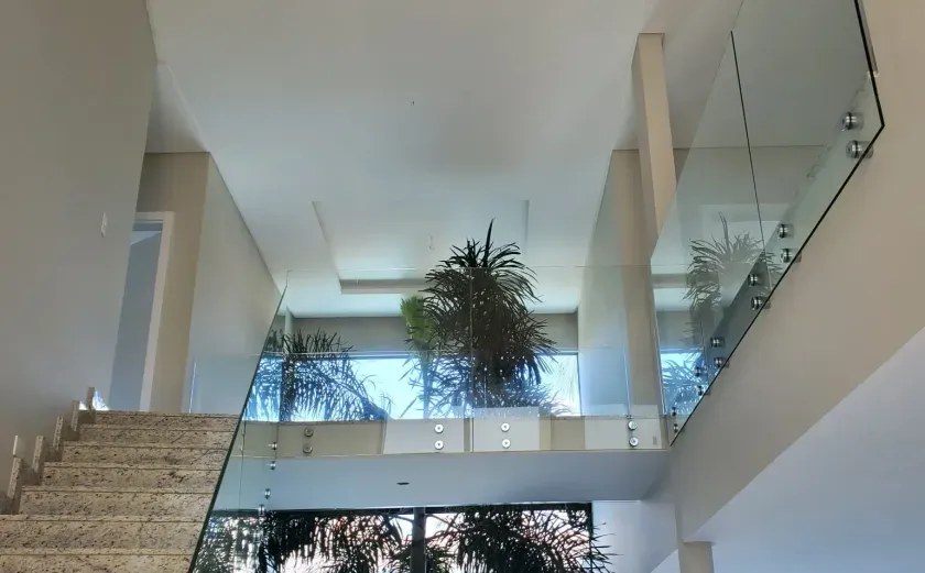 Casa em condomínio com 5 suítes 4 vagas sendo 2 cobertas em Balneário Camboriú