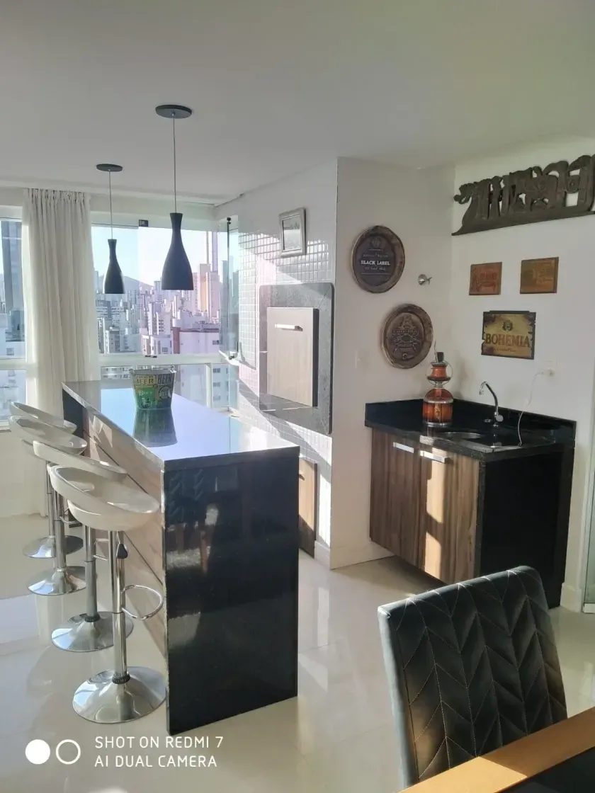Apartamento com 1 suíte master e 1 demi com 2 vagas de garagem no Centro de Balneário Camboriú — foto 4