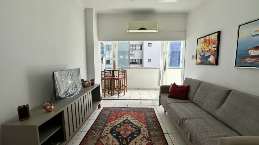 Apartamento Quadra Mar com 2 dormitórios e 1 vaga de garagem no Centro de Balneário Camboriú