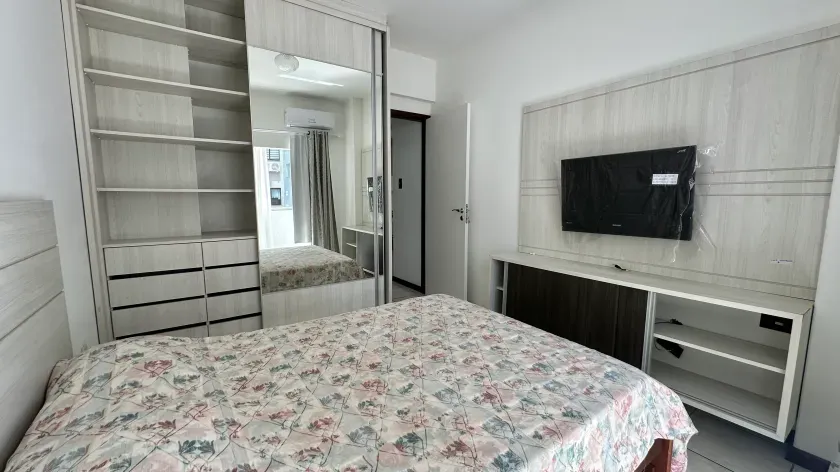 Apartamento Quadra Mar com 2 dormitórios e 1 vaga de garagem no Centro de Balneário Camboriú — foto 2