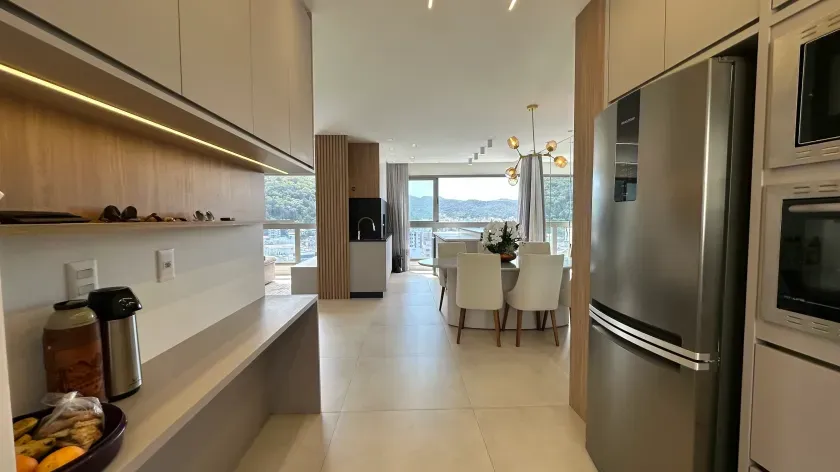 Apartamento alto padrão com 3 suítes e 3 vagas de garagem no Centro de Balneário Camboriú — foto 3