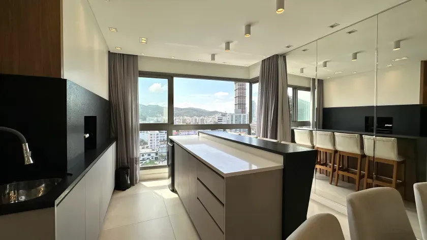 Apartamento alto padrão com 3 suítes e 3 vagas de garagem no Centro de Balneário Camboriú — foto 4