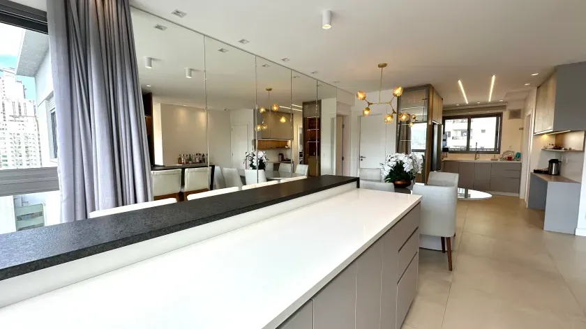 Apartamento alto padrão com 3 suítes e 3 vagas de garagem no Centro de Balneário Camboriú — foto 12