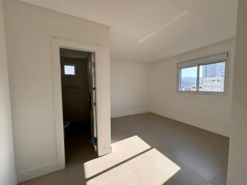 Apartamento com 3 suítes, 3 vagas de garagem no Centro de Balneário Camboriú — foto 14