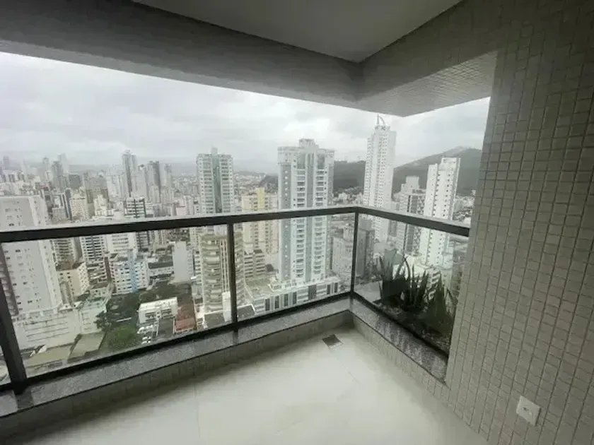 Apartamento com 4 dormitórios sendo 2 suítes, 3 vagas de garagem, no Centro de  Balneário Camboriú — foto 4
