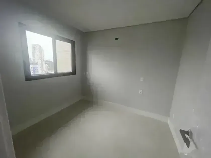Apartamento com 4 dormitórios sendo 2 suítes, 3 vagas de garagem, no Centro de  Balneário Camboriú — foto 2