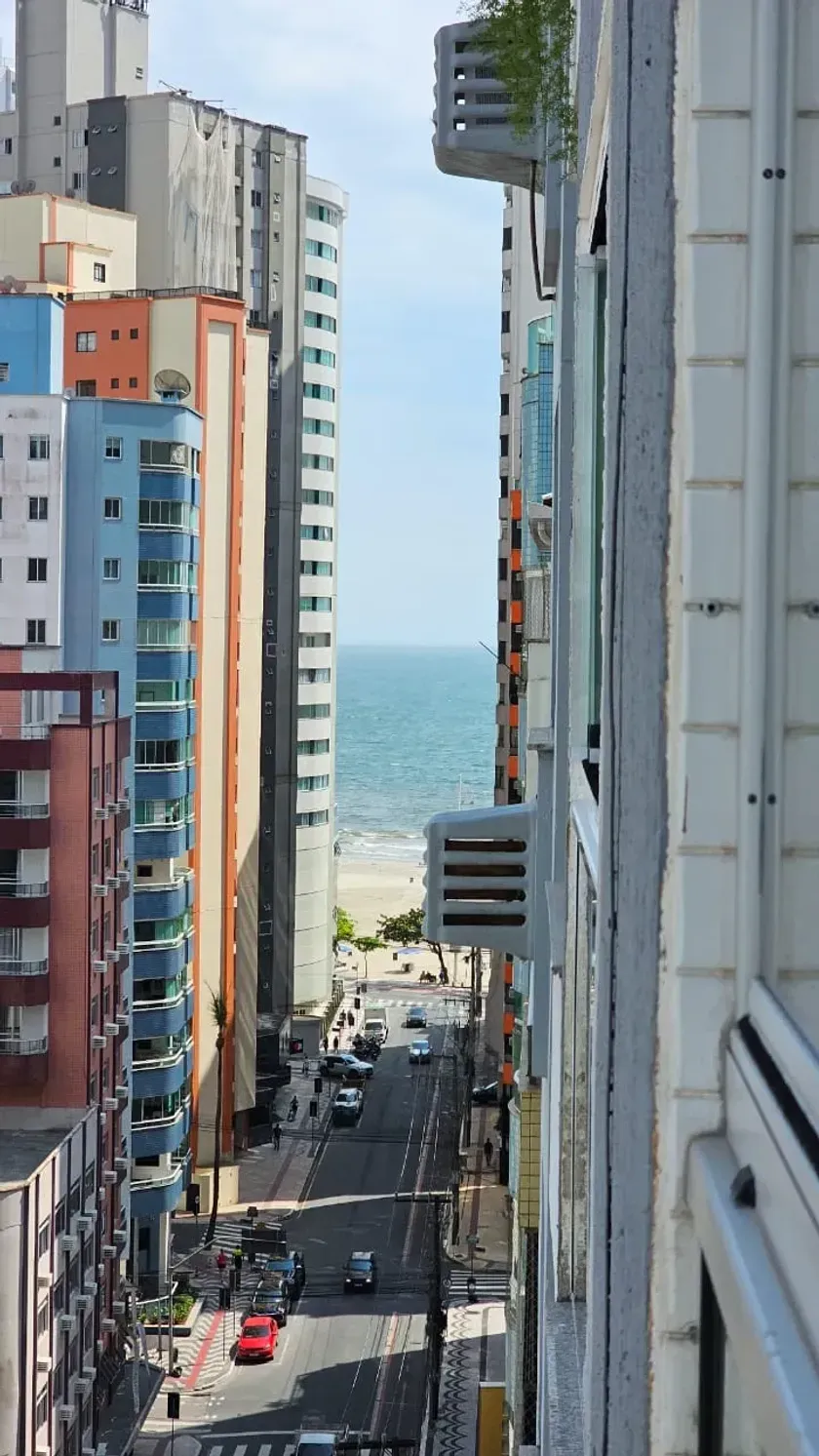 Apartamento quadra mar com 3 dormitórios sendo 2 demi suítes, sacada com churrasqueira em Balneário Camboriú — foto 5