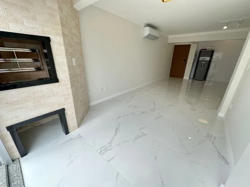 Apartamento quadra mar com 3 dormitórios sendo 2 demi suítes, sacada com churrasqueira em Balneário Camboriú — foto 2