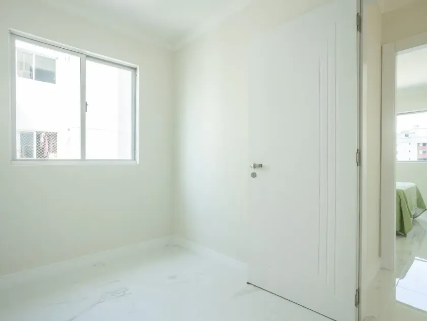 Apartamento quadra mar com 3 dormitórios sendo 2 demi suítes, sacada com churrasqueira em Balneário Camboriú — foto 7