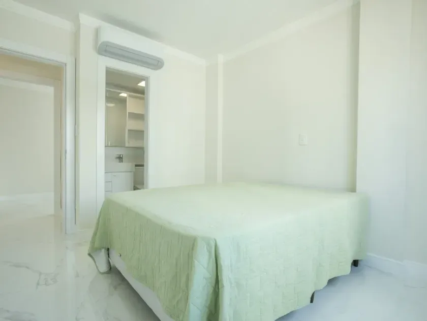 Apartamento quadra mar com 3 dormitórios sendo 2 demi suítes, sacada com churrasqueira em Balneário Camboriú — foto 9