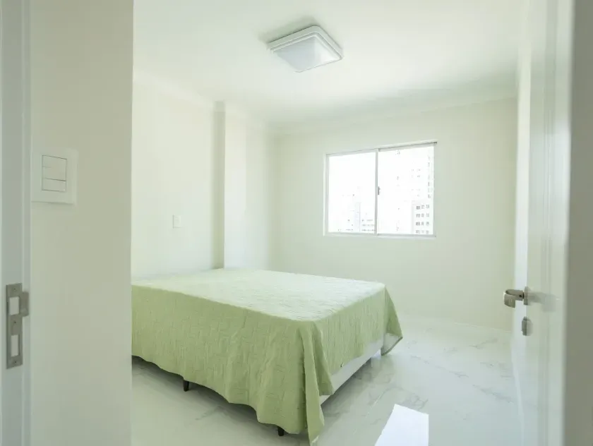 Apartamento quadra mar com 3 dormitórios sendo 2 demi suítes, sacada com churrasqueira em Balneário Camboriú — foto 11