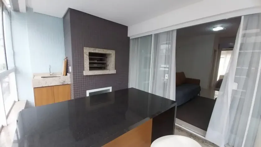 Apartamento Diferenciado com 3 dormitórios sendo uma suíte, 2 vagas no Centro de Balneário Camboriú