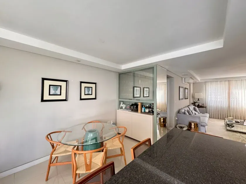 Apartamento mobiliado com 3 dormitórios, 2 vagas de garagem no Centro de Balneário Camboriú — foto 10
