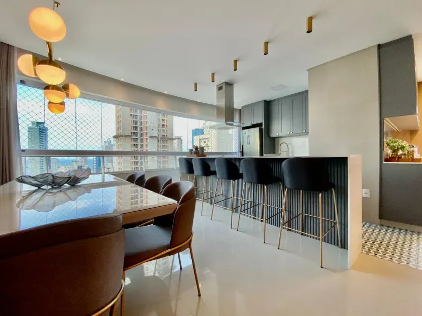 Apartamento com 3 suítes 3 vagas de garagem no Centro de Balneário Camboriú — foto 3