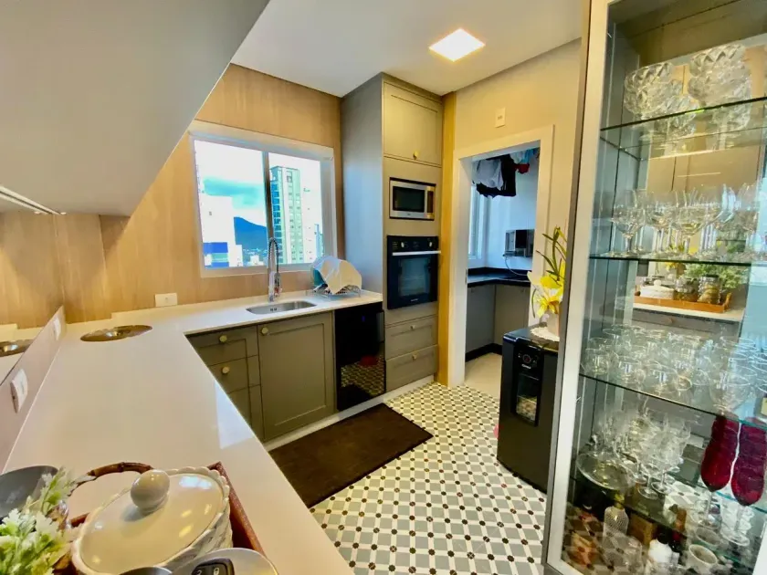 Apartamento com 3 suítes 3 vagas de garagem no Centro de Balneário Camboriú — foto 5