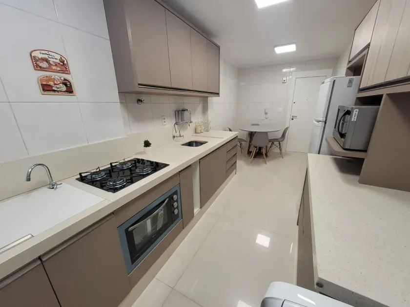 Apartamento com 3 dormitórios sendo 1 suíte e 1 vaga de garagem, no Centro de Balneário Camboriú — foto 5