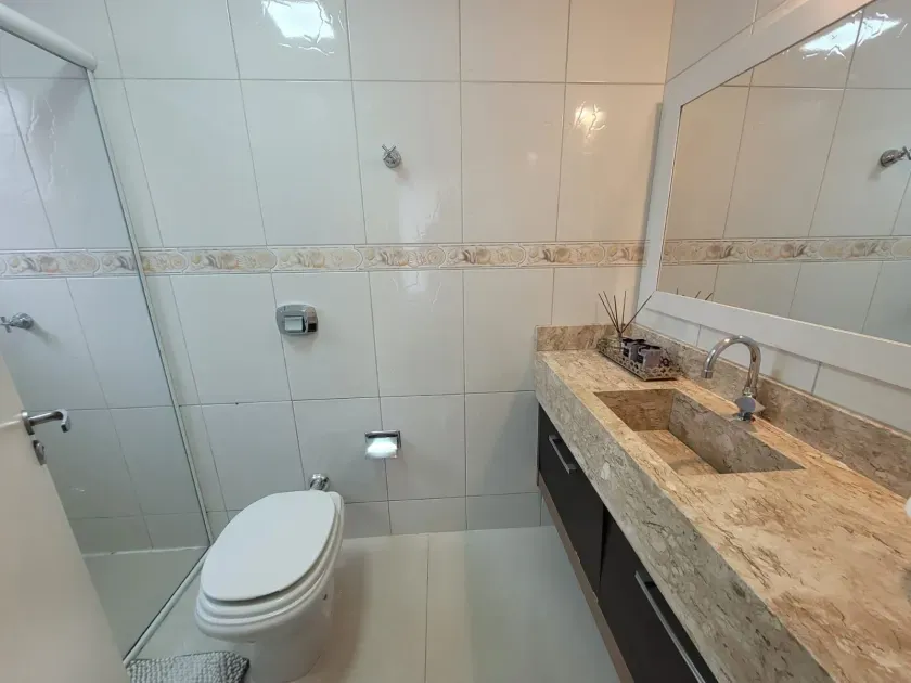 Apartamento com 3 dormitórios sendo 1 suíte e 1 vaga de garagem, no Centro de Balneário Camboriú — foto 11