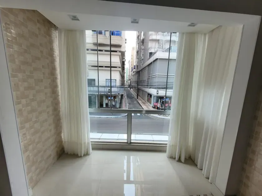 Apartamento com 3 dormitórios sendo 1 suíte e 1 vaga de garagem, no Centro de Balneário Camboriú — foto 6