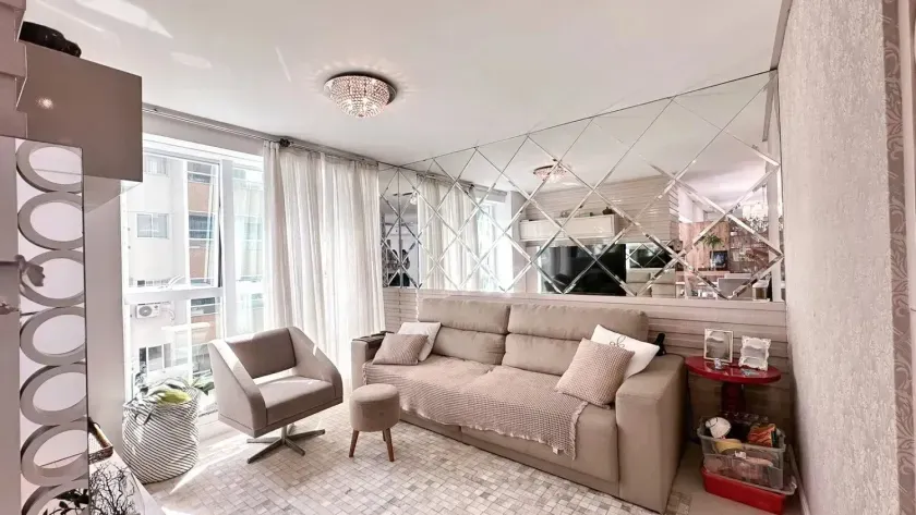 Apartamento com 4 dormitórios sendo 2 suítes e 2 vagas de garagem no centro de Balneário Camboriú — foto 3
