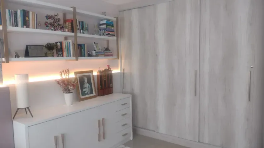 Apartamento com 3 suítes finamente mobiliado, vista para o mar na Barra Norte — foto 24