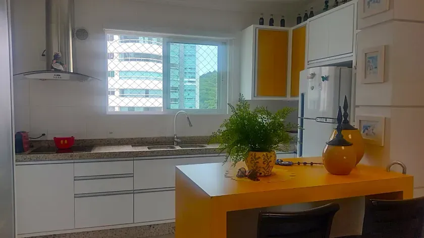 Apartamento com 3 suítes finamente mobiliado, vista para o mar na Barra Norte — foto 12